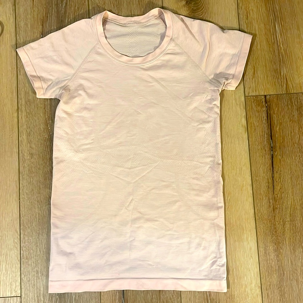 Swiftly Tech 2.0 Short Sleeve Shirt size 6